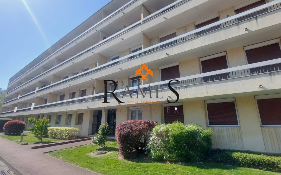 LIVRY GARGAN – Proche Mairie – 4 pièces de 84 m² – Balcons – Parkings – 182000 €