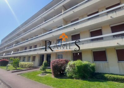 LIVRY GARGAN – Proche Mairie – 4 pièces de 84 m² – Balcons – Parkings – 182000 €