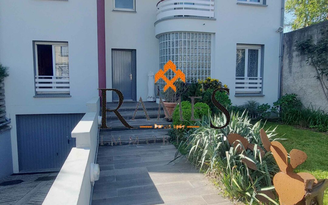 GAGNY – Petit Raincy – Maison 7 pièces – 4 chambres – Bureau – Véranda – Sous-sol total avec Garage – Terrain 450 m² – 575 000 €