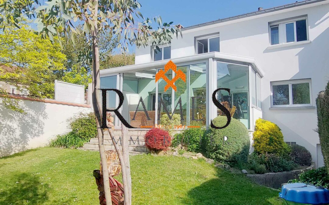 GAGNY – Petit Raincy – Maison 7 pièces – 4 chambres – Bureau – Véranda – Sous-sol total avec Garage – Terrain 450 m² – 595 000 €