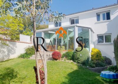 GAGNY – Petit Raincy – Maison 7 pièces – 4 chambres – Bureau – Véranda – Sous-sol total avec Garage – Terrain 450 m² – 595 000 €