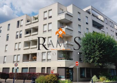 VILLEMOMBLE – Centre Ville – Dernier étage – 3 pièces de 75 m² – 2 Balcons – Cave – Parking – 296 000 €